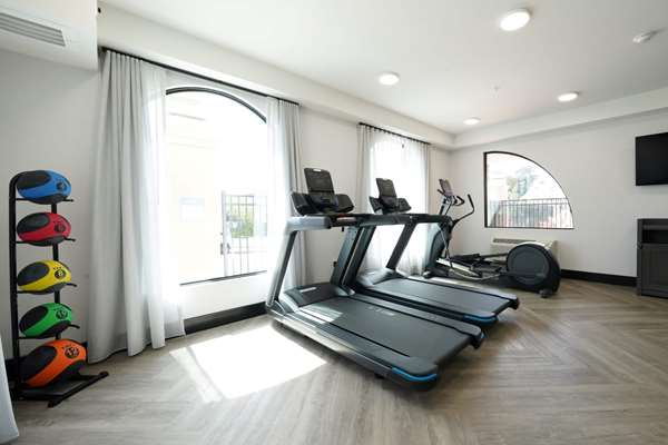 Fitness/ Exercise Room - La Quinta Inn & Suites near Wharf Santa Cruz