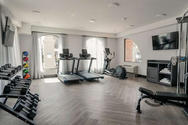Fitness/ Exercise Room - La Quinta Inn & Suites near Wharf Santa Cruz