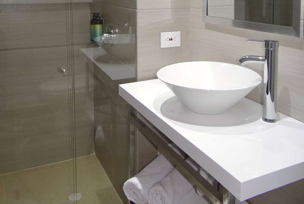 WYNDHAM GARDEN CARTAGENA-guestroom-Guest Room,Bathroom,On-Site.jpg
