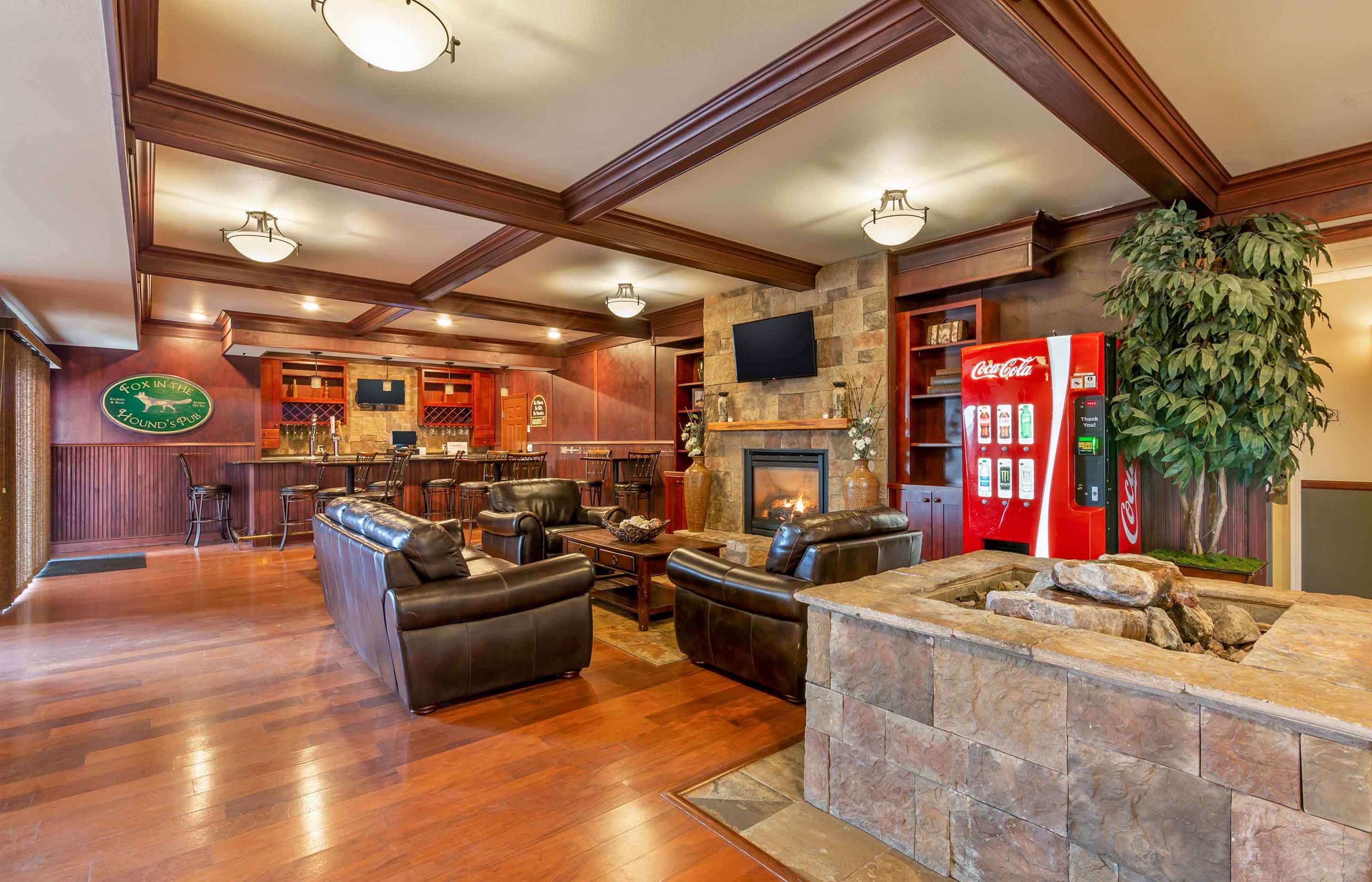 Lobby and Guest Check-in | Extended Stay America Suites Minot