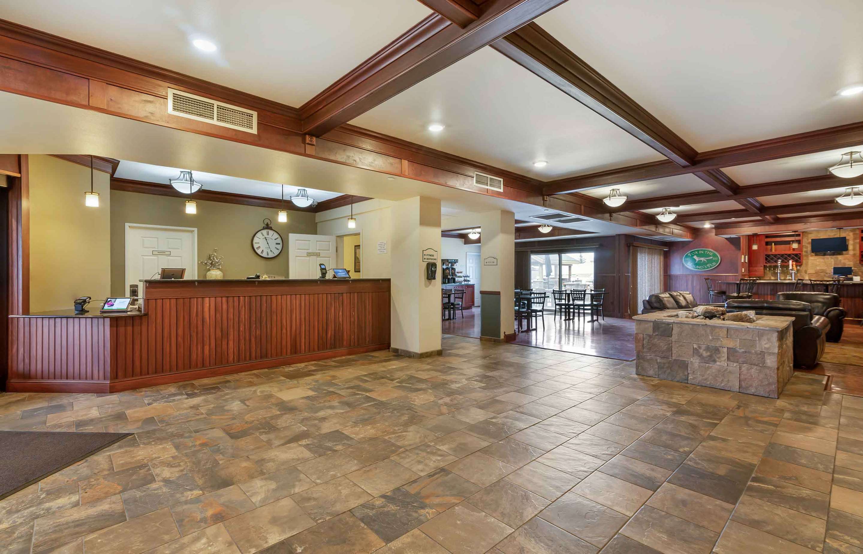 Lobby and Guest Check-in | Extended Stay America Suites Minot