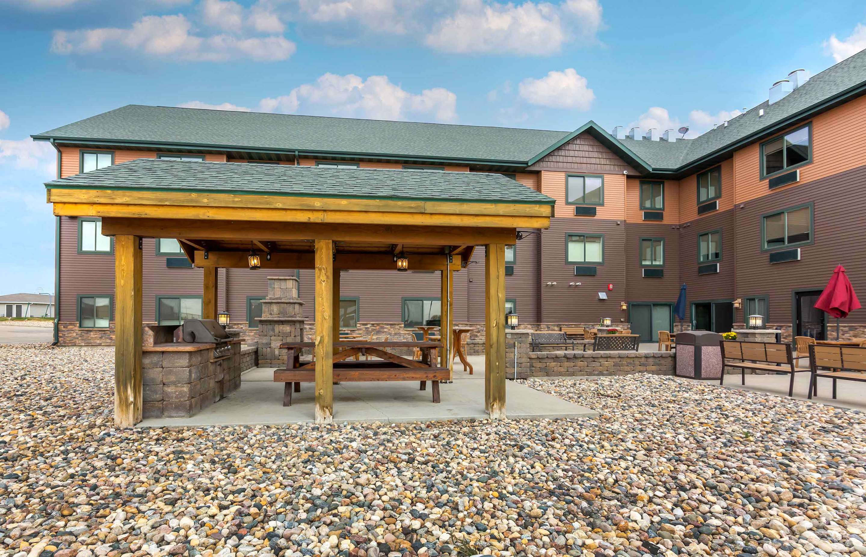 Picnic Area | Extended Stay America Suites Minot
