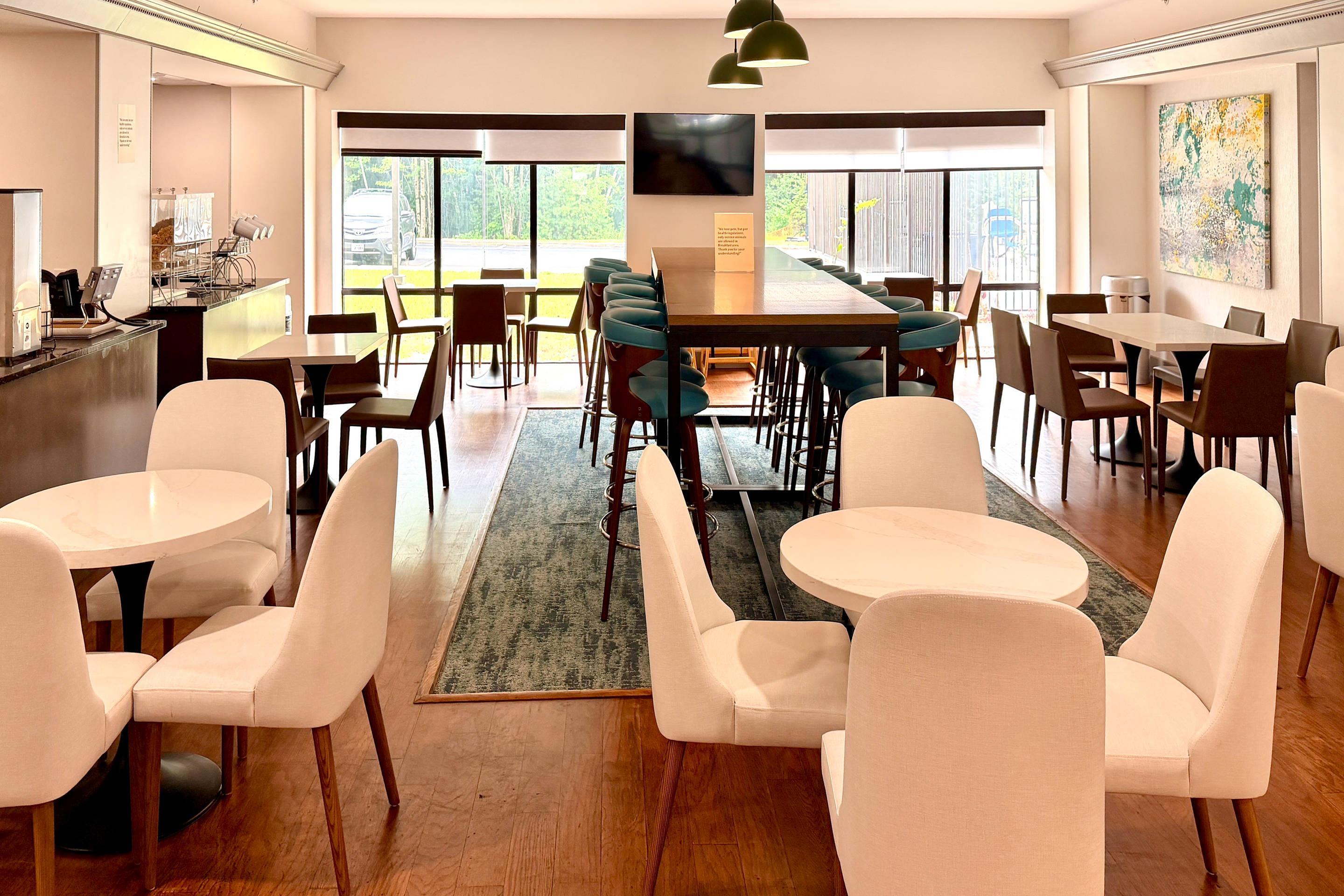 Breakfast area | Comfort Inn Saco-Old Orchard Beach