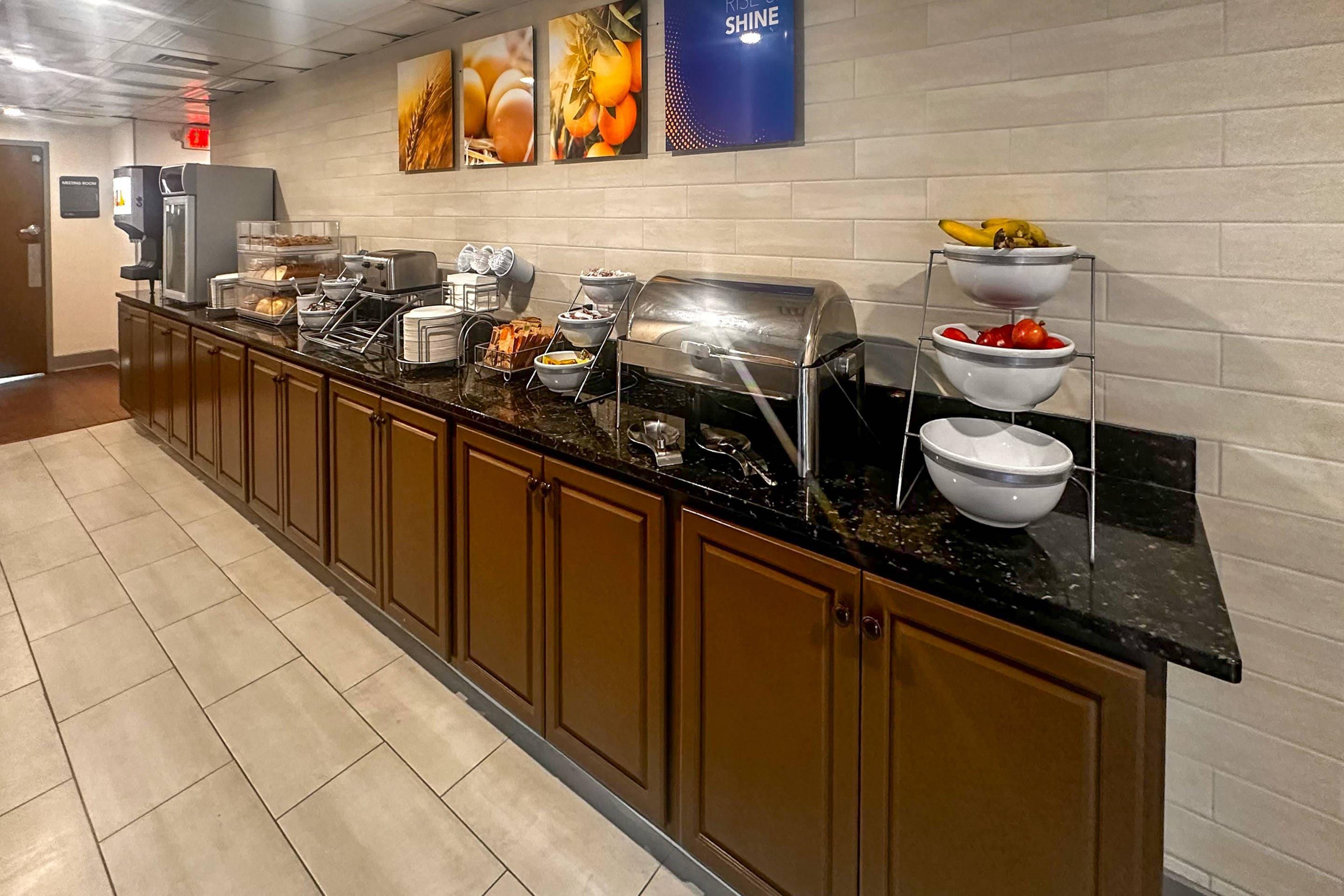 Breakfast area | Comfort Inn Saco-Old Orchard Beach