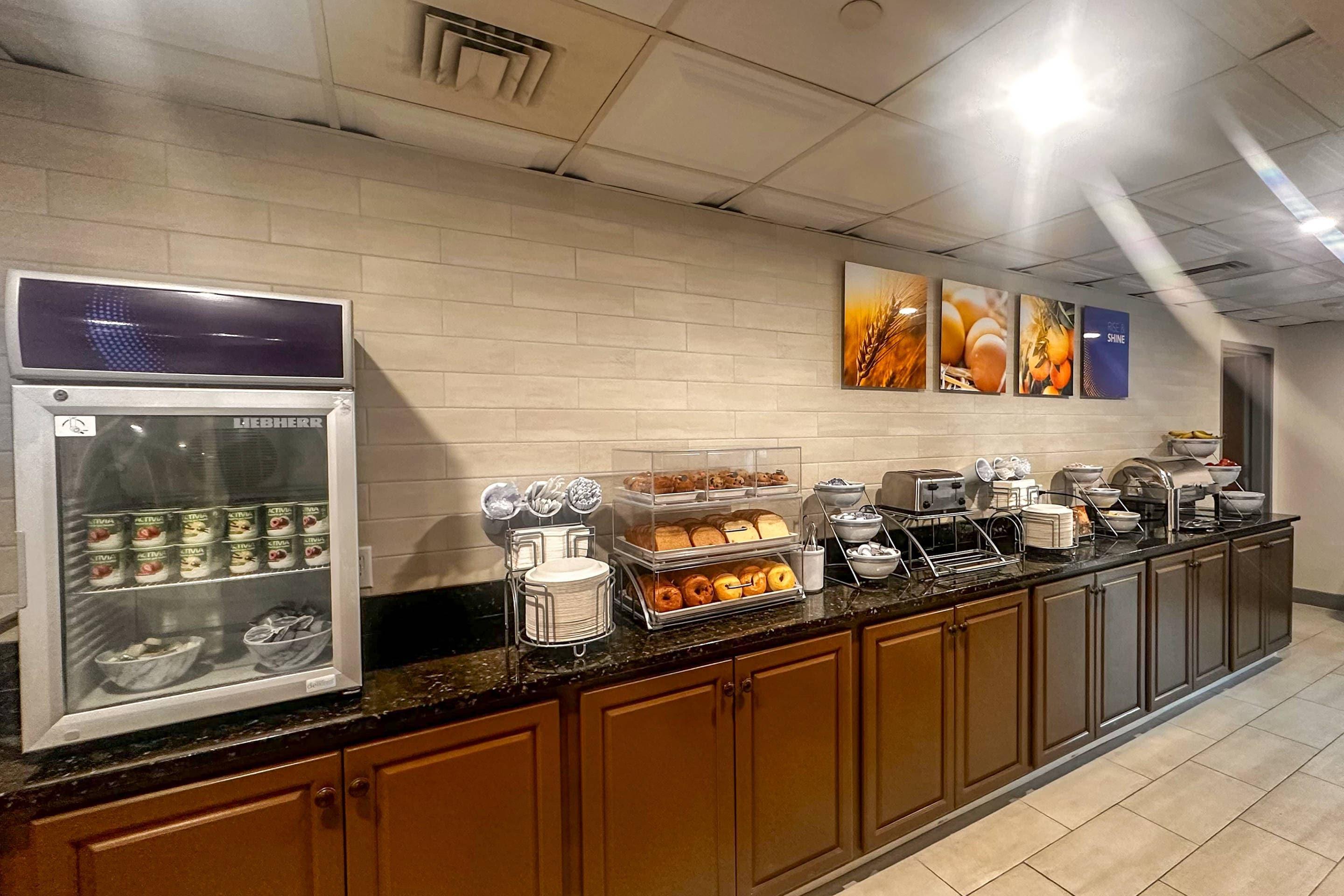Breakfast area | Comfort Inn Saco-Old Orchard Beach