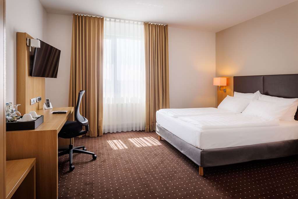 LANZCARRE MANNHEIM RADISSON INDIVID-guestroom-Guest Room,Bed,On-Site.jpg