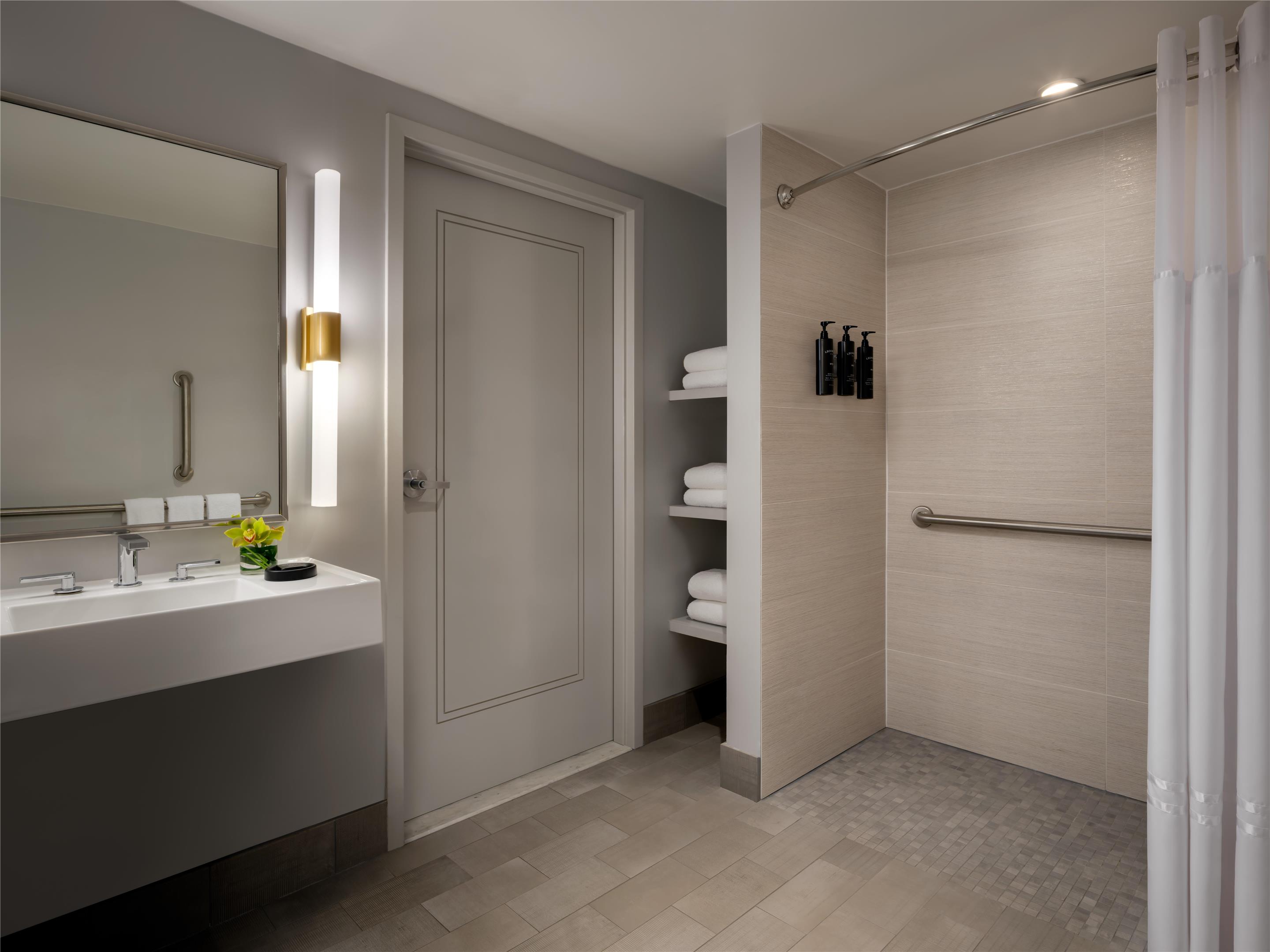 Guest room bath