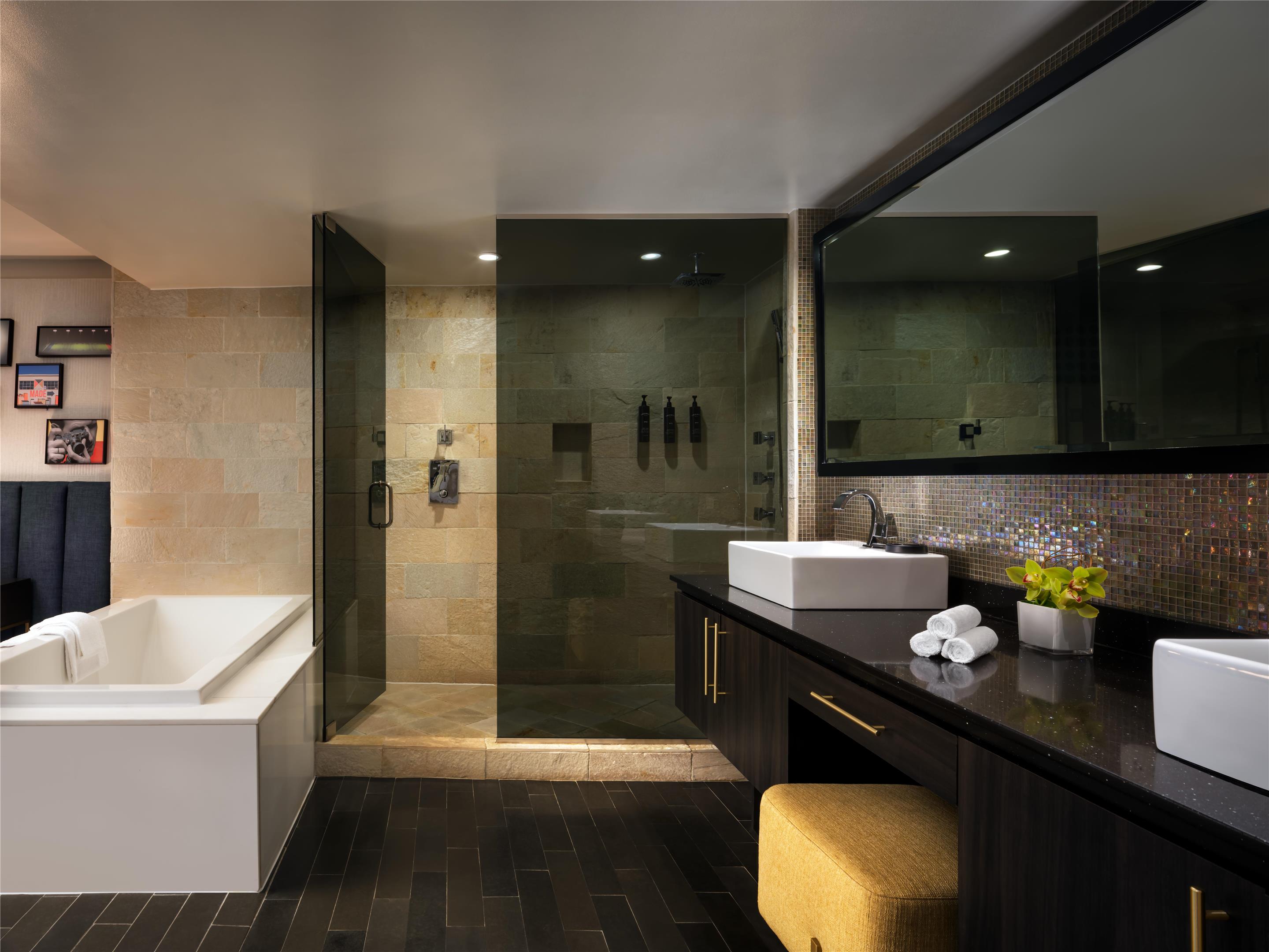 Guest room bath