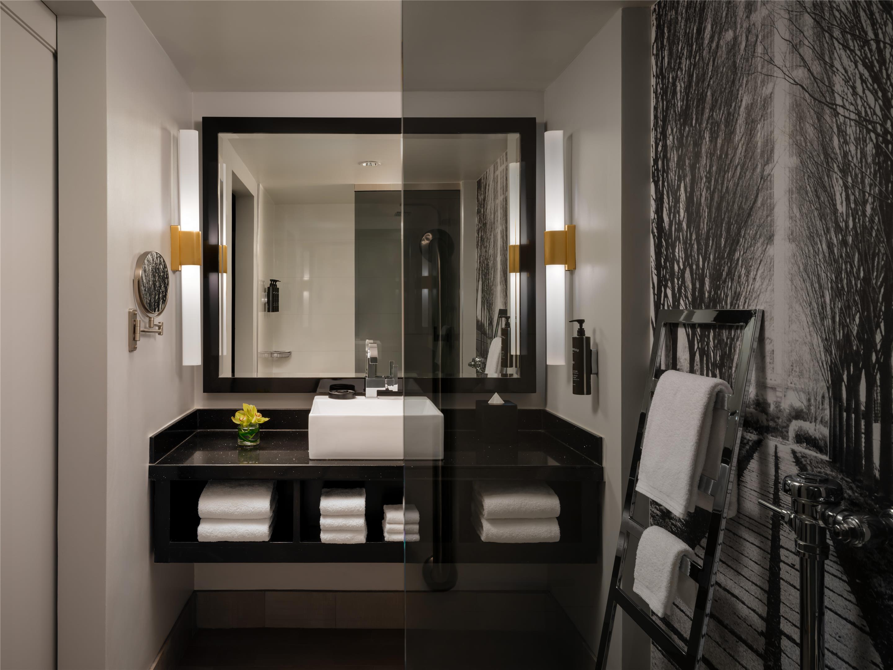 Guest room bath
