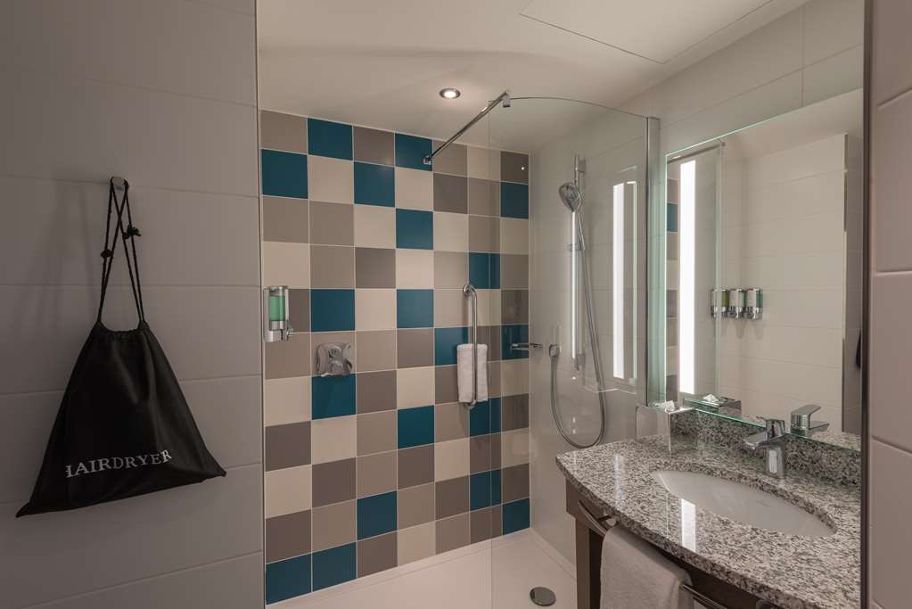 Hampton by Hilton Dusseldorf City Centre Room Type - TWIN ROOM