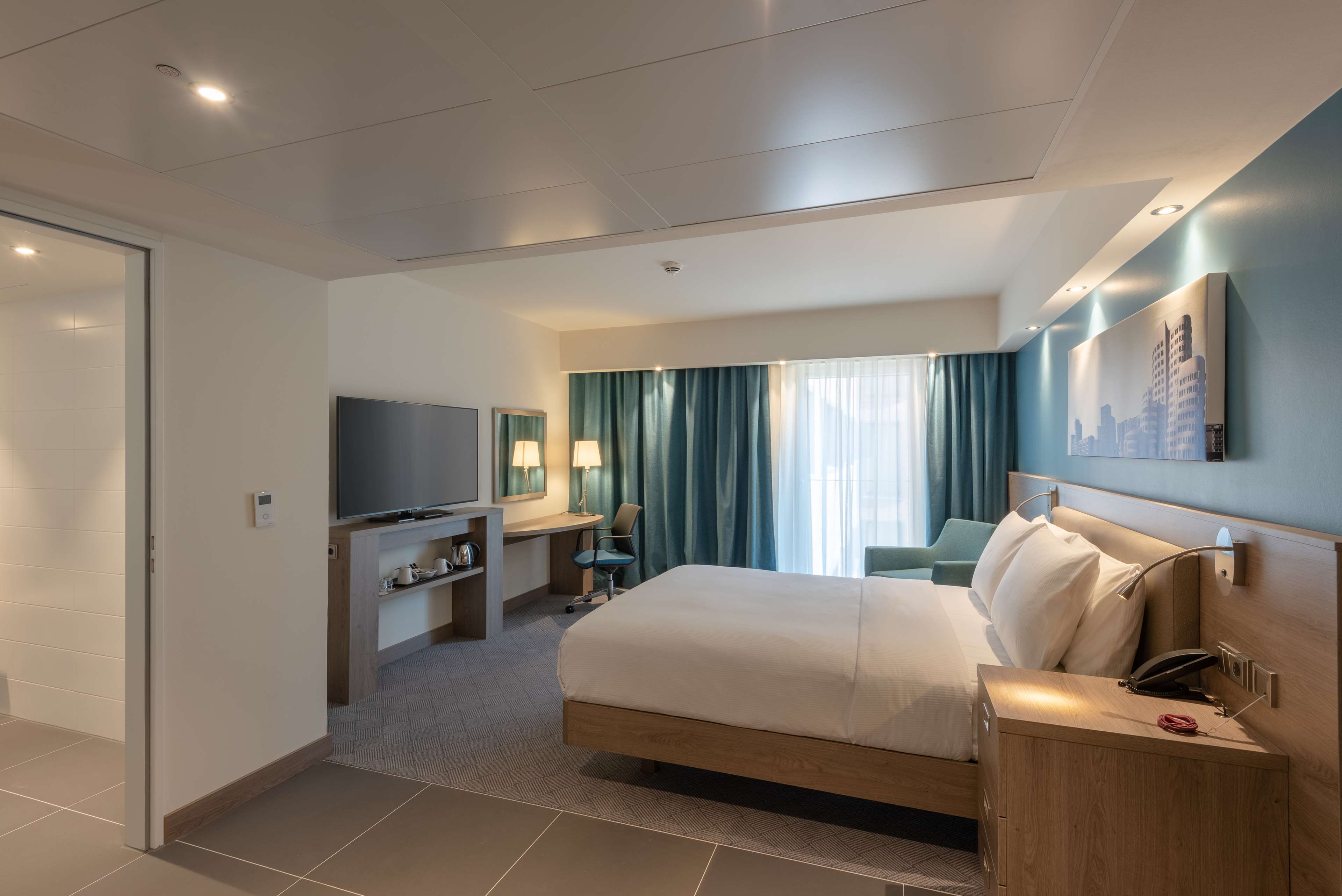 Hampton by Hilton Dusseldorf City Centre Room Type - QUEEN ACCESSIBLE ROOM