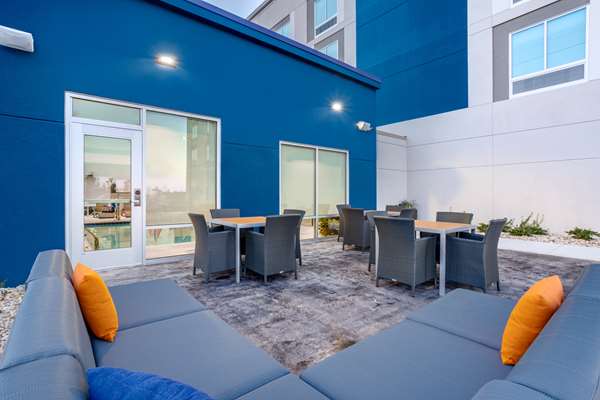 Exterior view - Hampton Inn Bedford