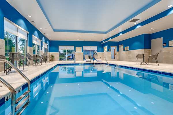 Pool - Hampton Inn Bedford