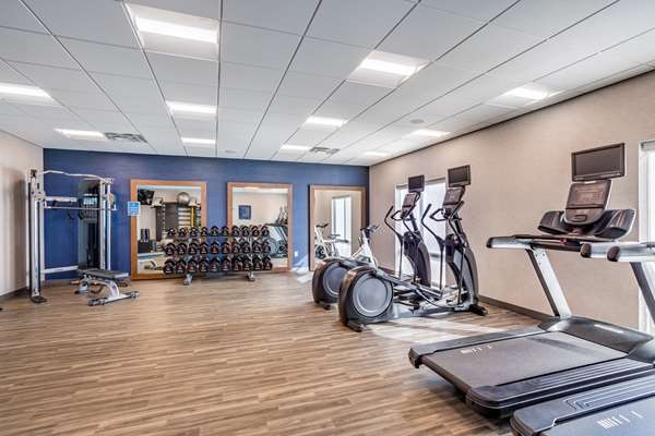 Fitness/ Exercise Room - Hampton Inn Bedford