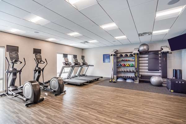 Fitness/ Exercise Room - Hampton Inn Bedford