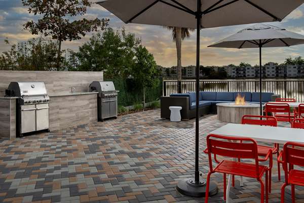 Restaurant - Home2 Suites by Hilton Airport South Blue Lagoon Miami