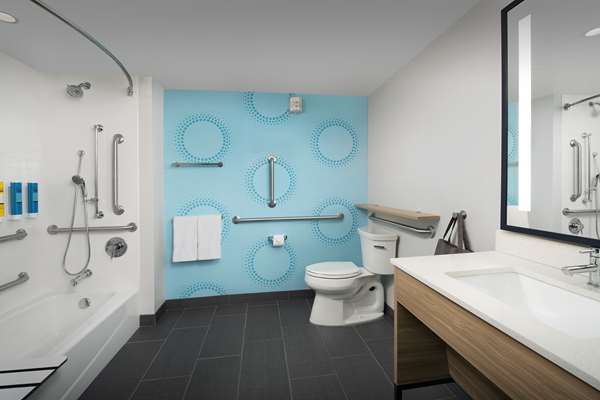  - Tru by Hilton Hotel Airport South Blue Lagoon Miami