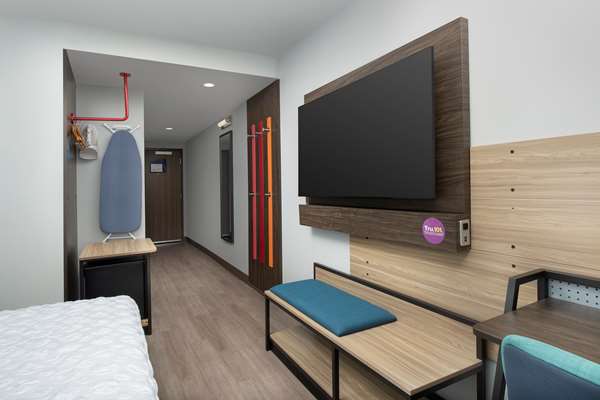  - Tru by Hilton Hotel Airport South Blue Lagoon Miami