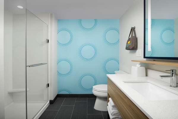  - Tru by Hilton Hotel Airport South Blue Lagoon Miami