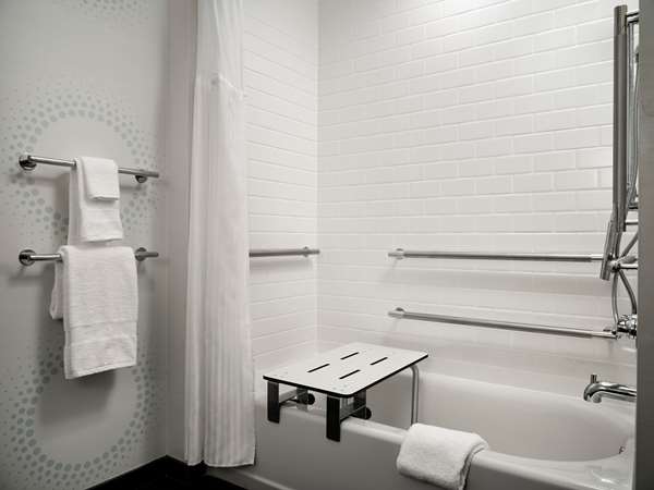  - Tru by Hilton Hotel Tupelo