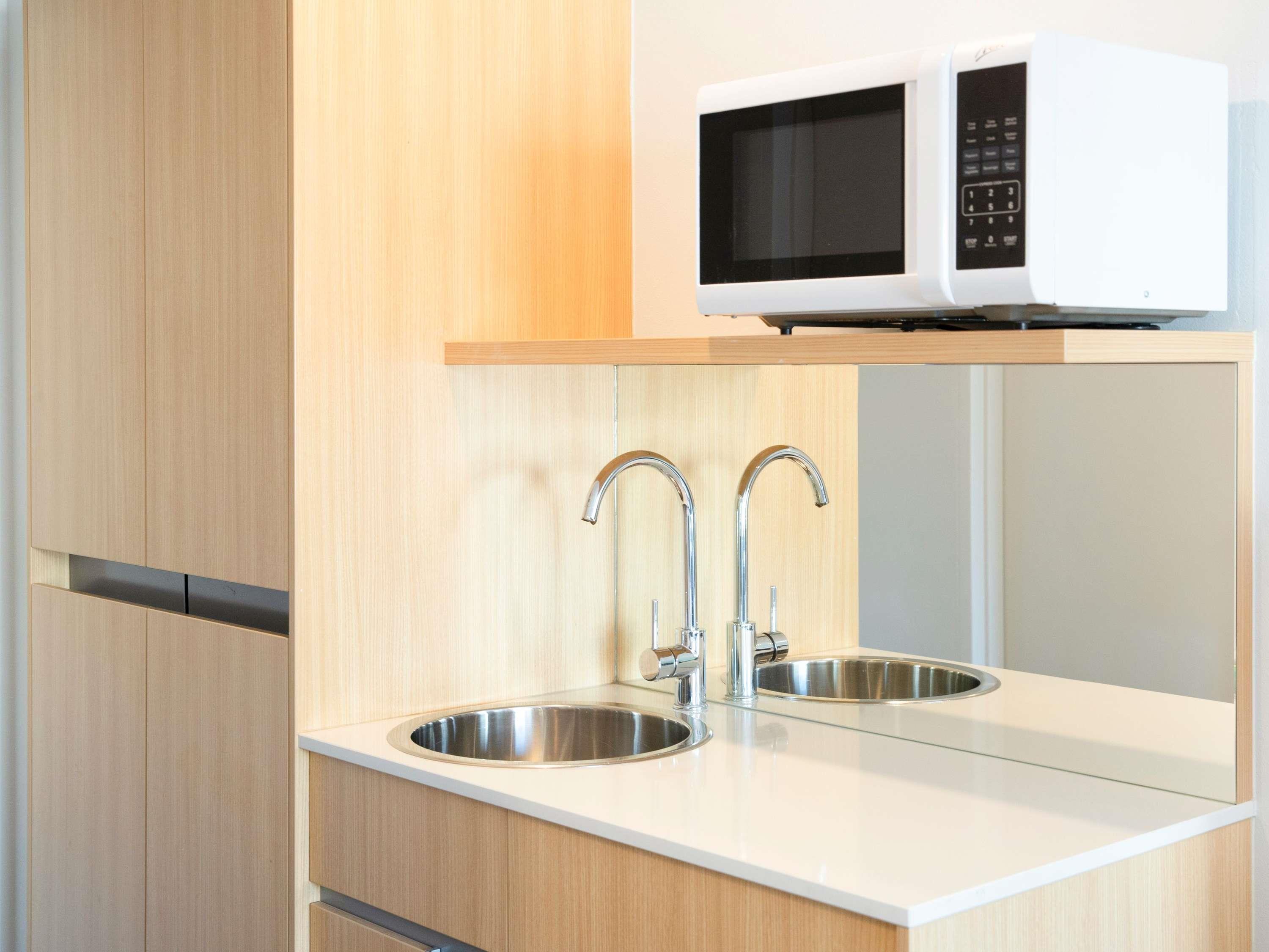 Mercure Sydney Bankstown Room Type - Standard Triple Room