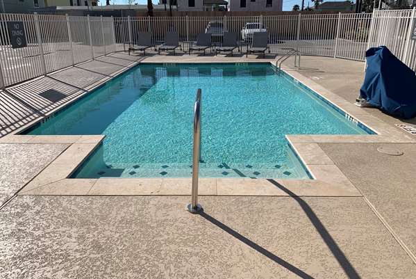 Pool - La Quinta Inn & Suites North Galveston Island