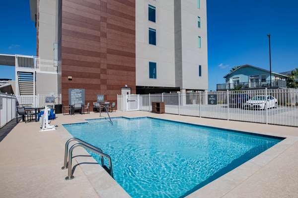 Pool - La Quinta Inn & Suites North Galveston Island