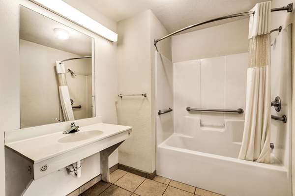  - Rodeway Inn Sandersville