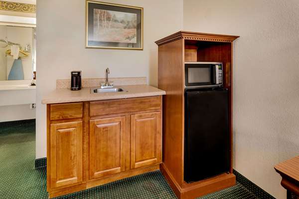  - Rodeway Inn Sandersville