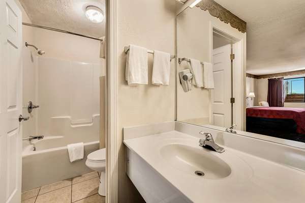  - Rodeway Inn Sandersville