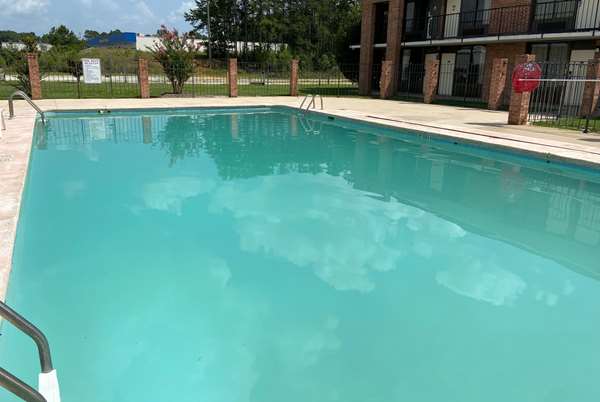 Pool - Days Inn Ozark