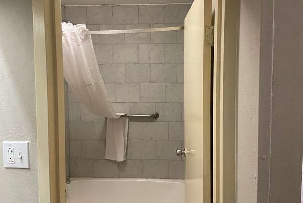 - Days Inn Ozark