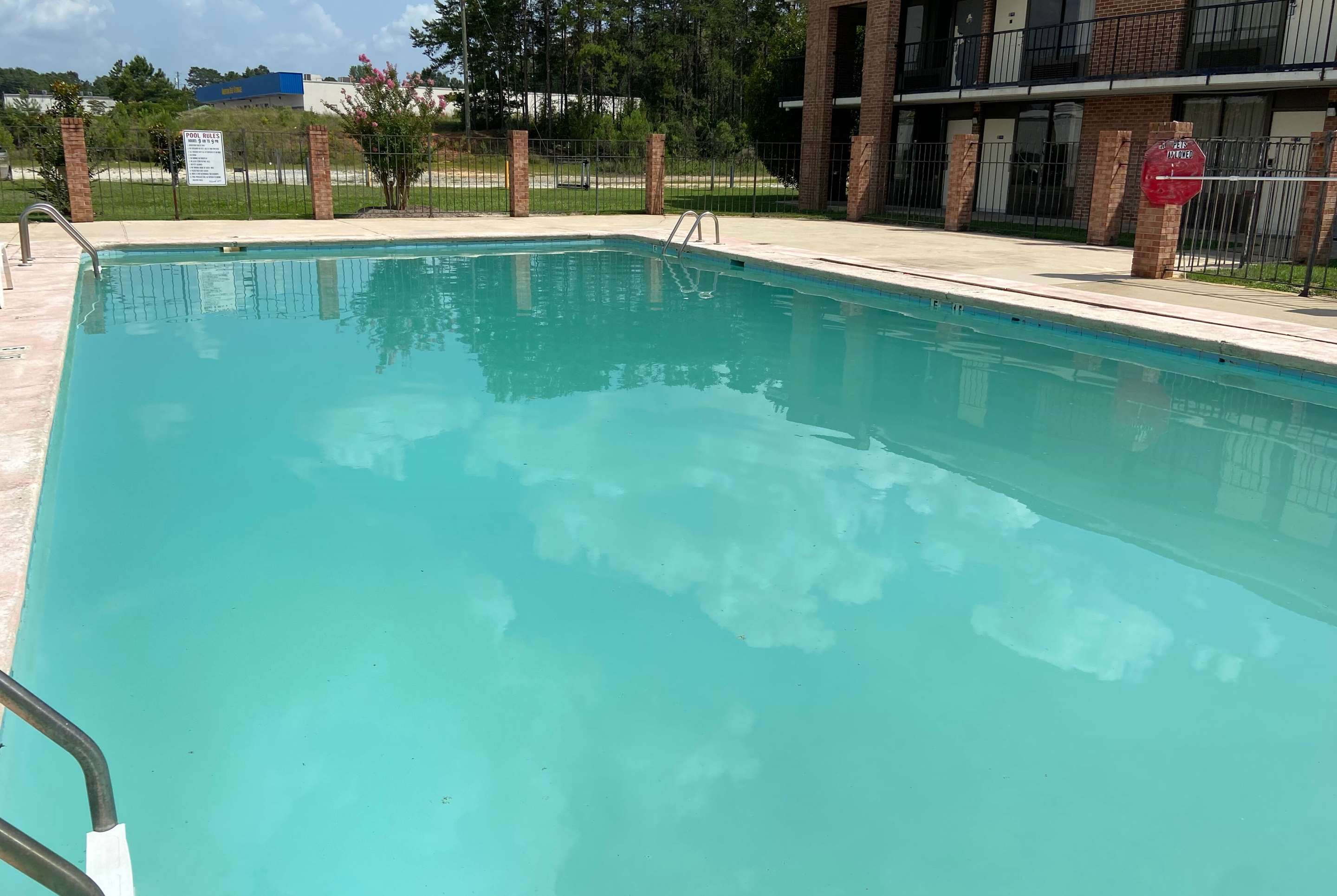 Pool | Days Inn by Wyndham Ozark