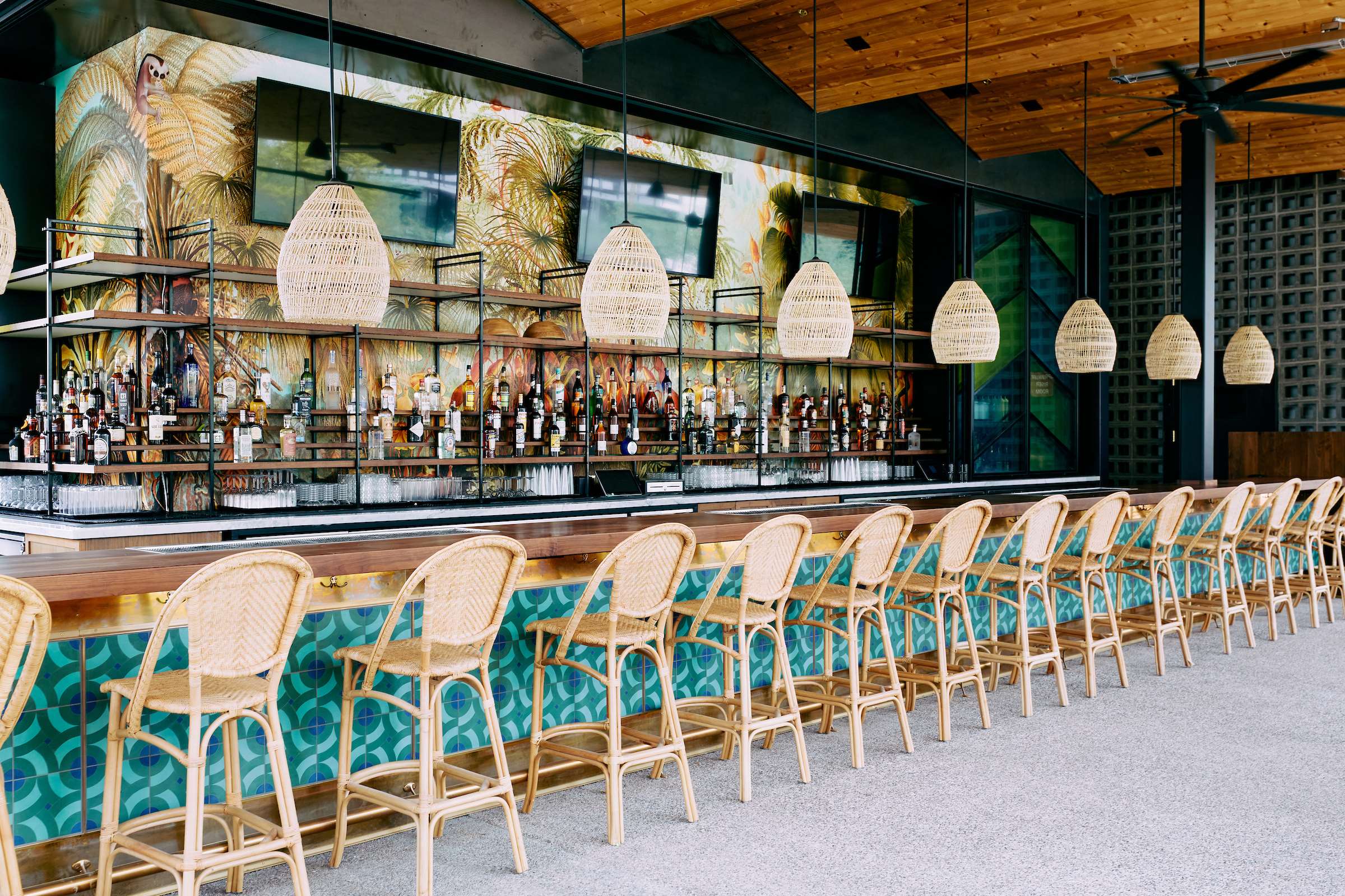 pool bar | RISE Uptown