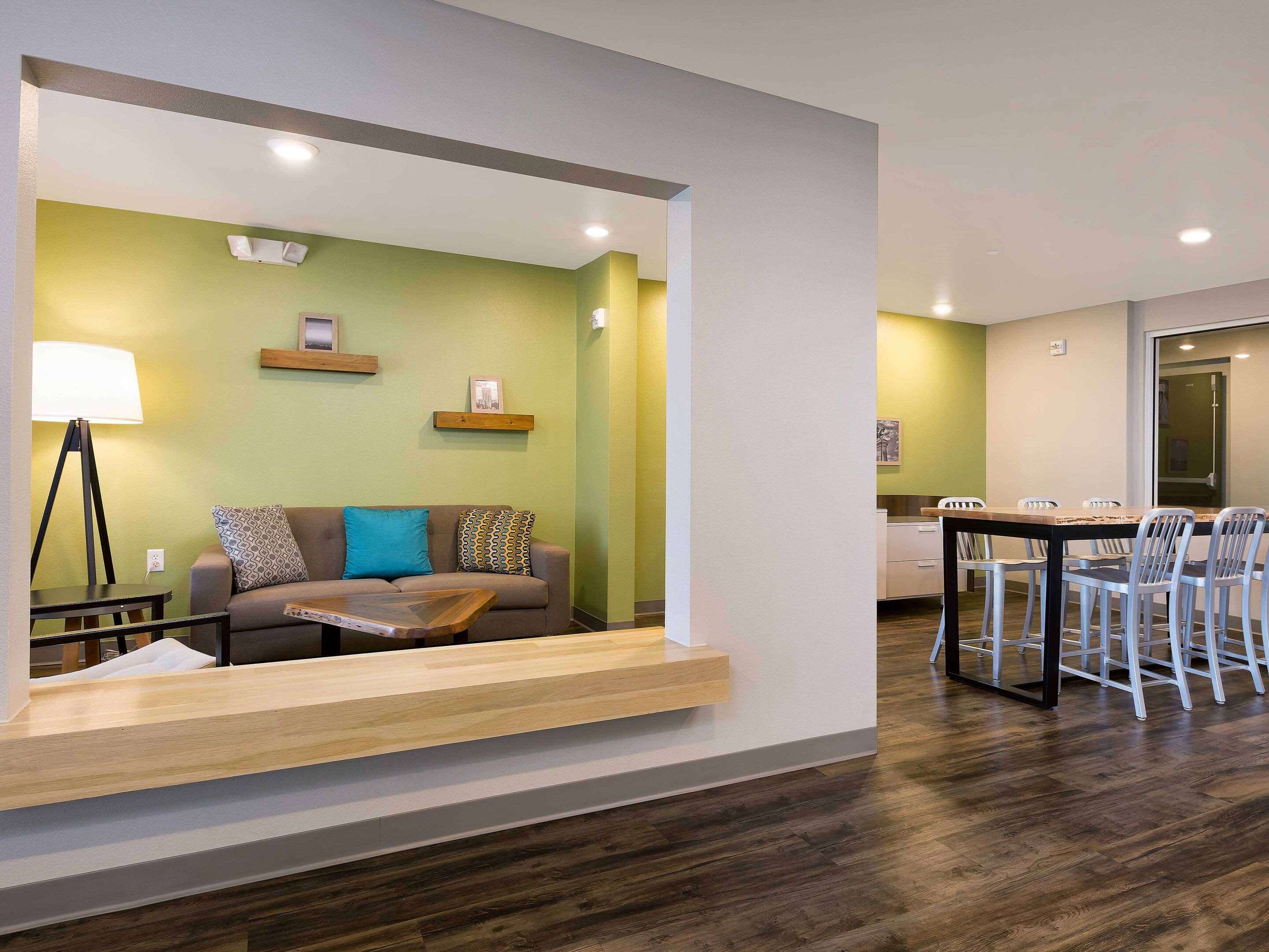 Hotel lobby | WoodSpring Suites Round Rock-Austin North