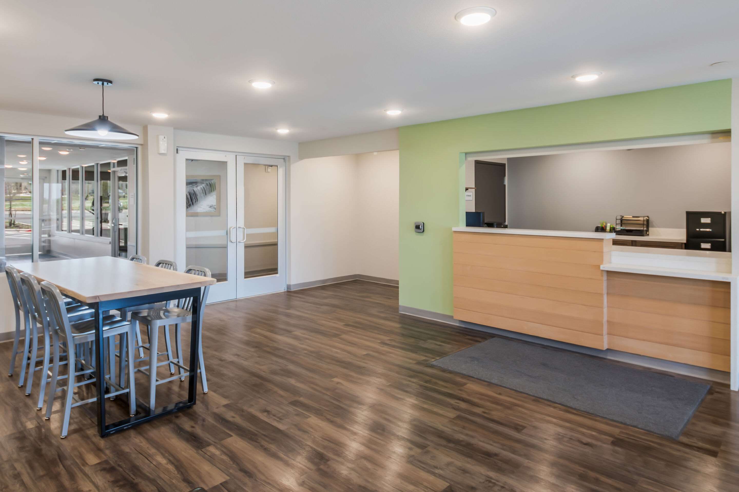 Lobby with sitting area | WoodSpring Suites Round Rock-Austin North