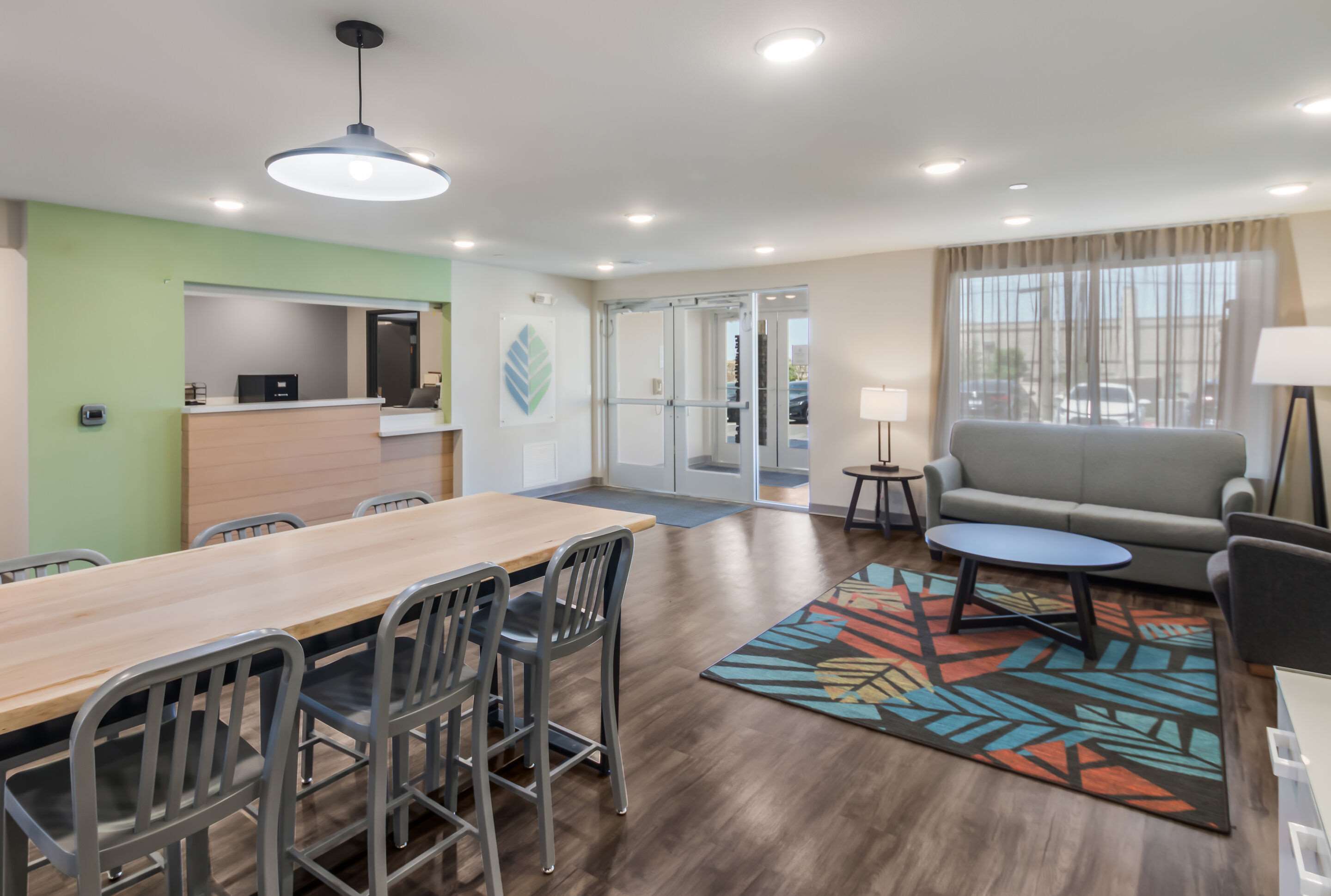 Lobby with sitting area | WoodSpring Suites Round Rock-Austin North