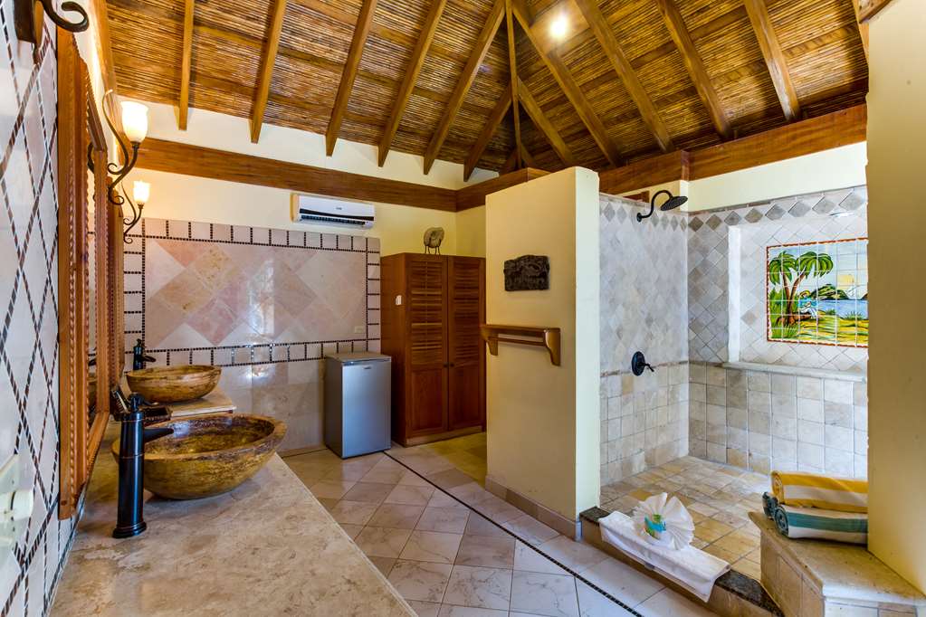 ALMOND BEACH RESORT AT JAGUAR REEF-guestroom-Guest Room,On-Site.jpg