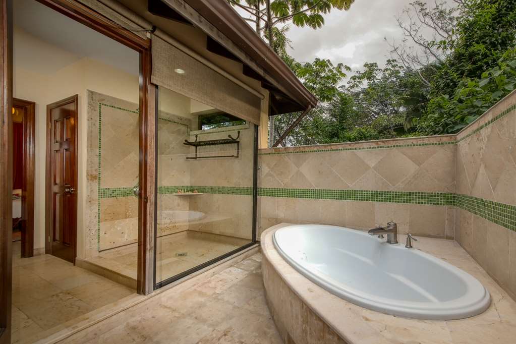 SLEEPING GIANT RAINFOREST LODGE-guestroom-Guest Room,Bathroom,On-Site.jpg