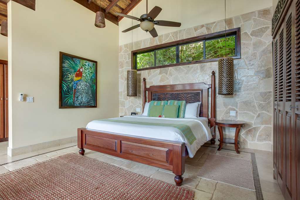 SLEEPING GIANT RAINFOREST LODGE-guestroom-Guest Room,On-Site.jpg