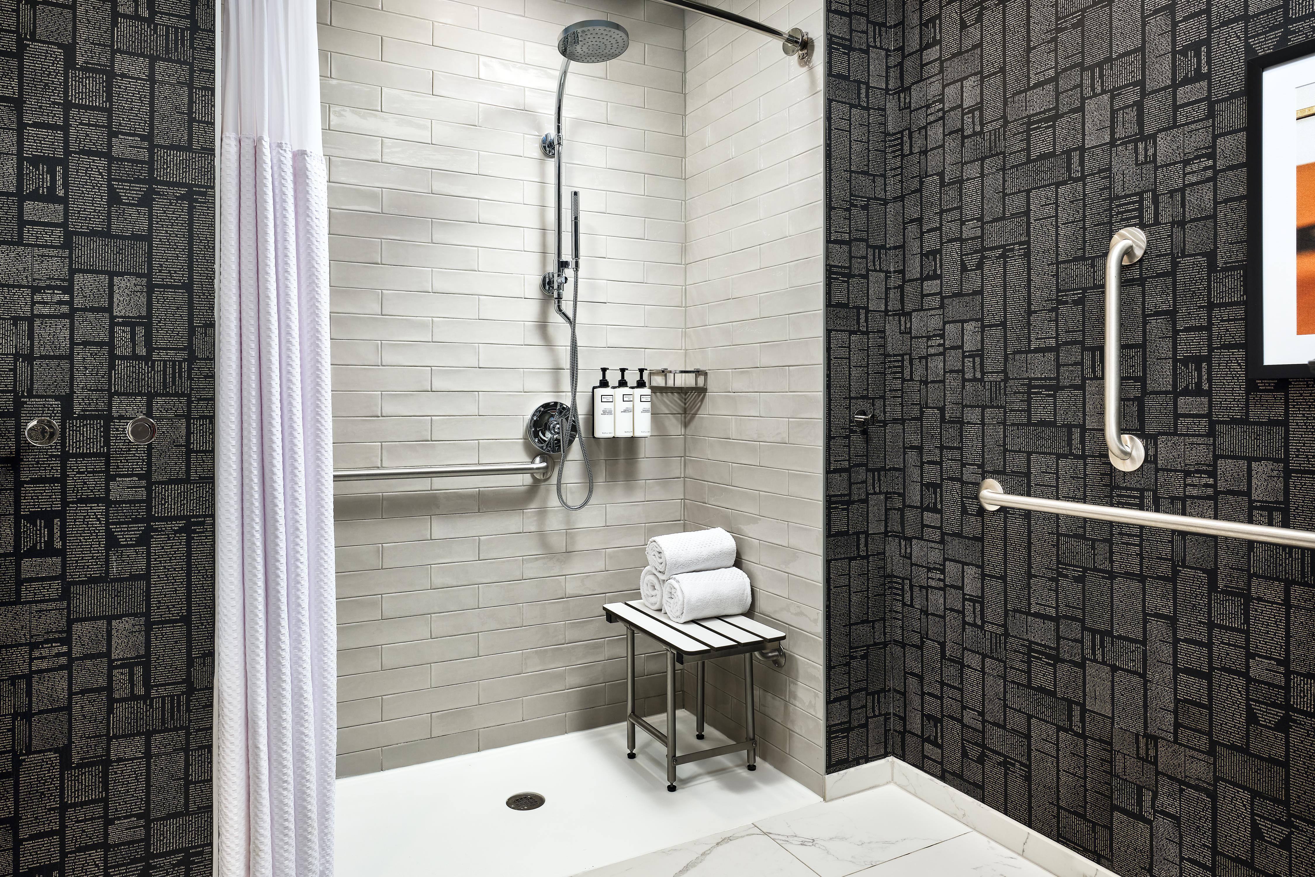 The Slate Denver, Tapestry Collection by Hilton Room Type - 2QN MOB HR ACC TUB MTN VW