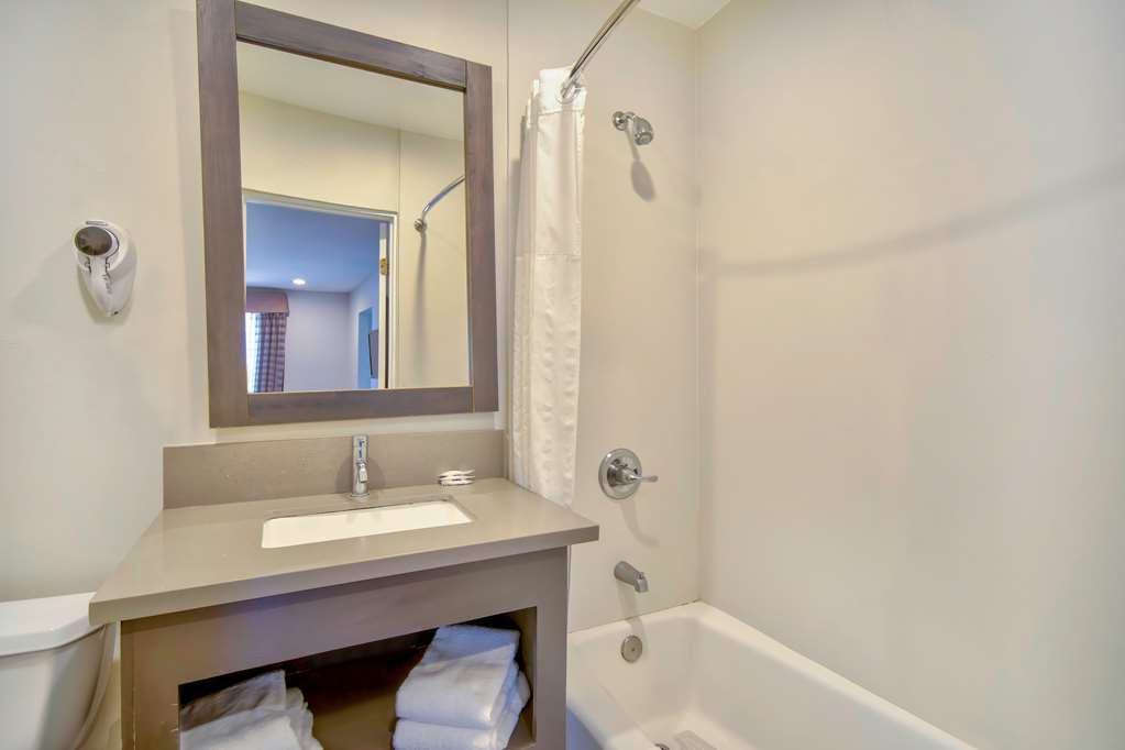 STUDIO 6 ROSEMEAD, CA  PASADENA-guestroom-Guest Room,Bathroom,On-Site.jpg