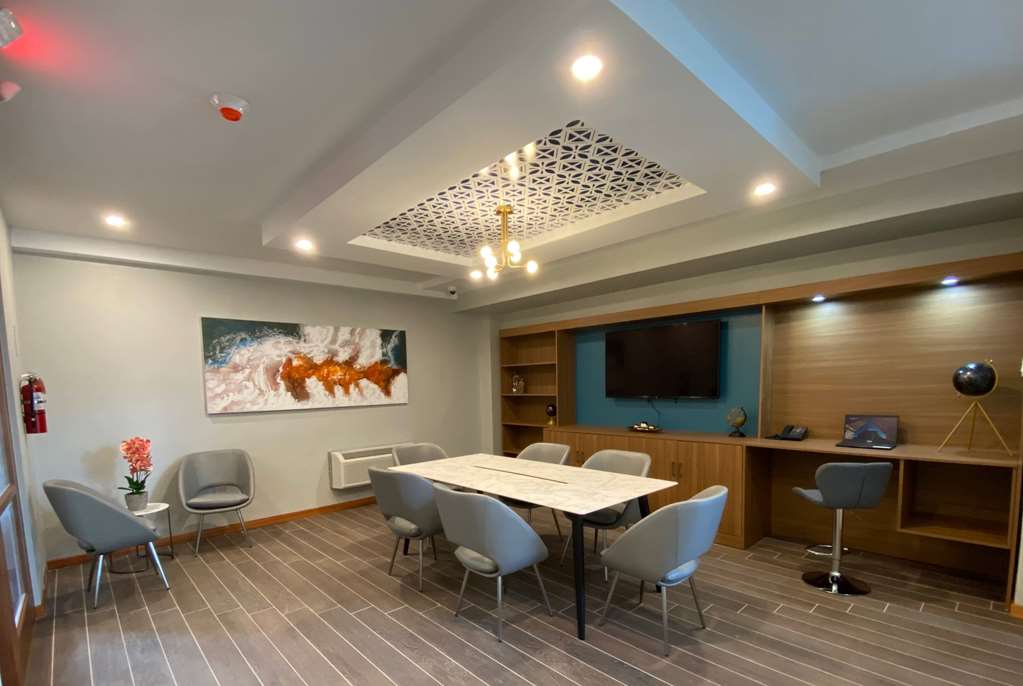 TRYP BY WYNDHAM MAYAGUEZ-guestroom-Guest Room,Suite,On-Site.jpg
