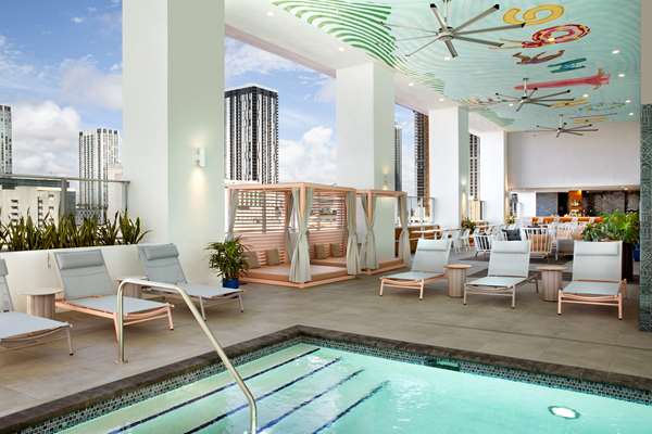 Pool - YOTELPAD Condos Downtown Miami - I-95, Exit 2A & 3B