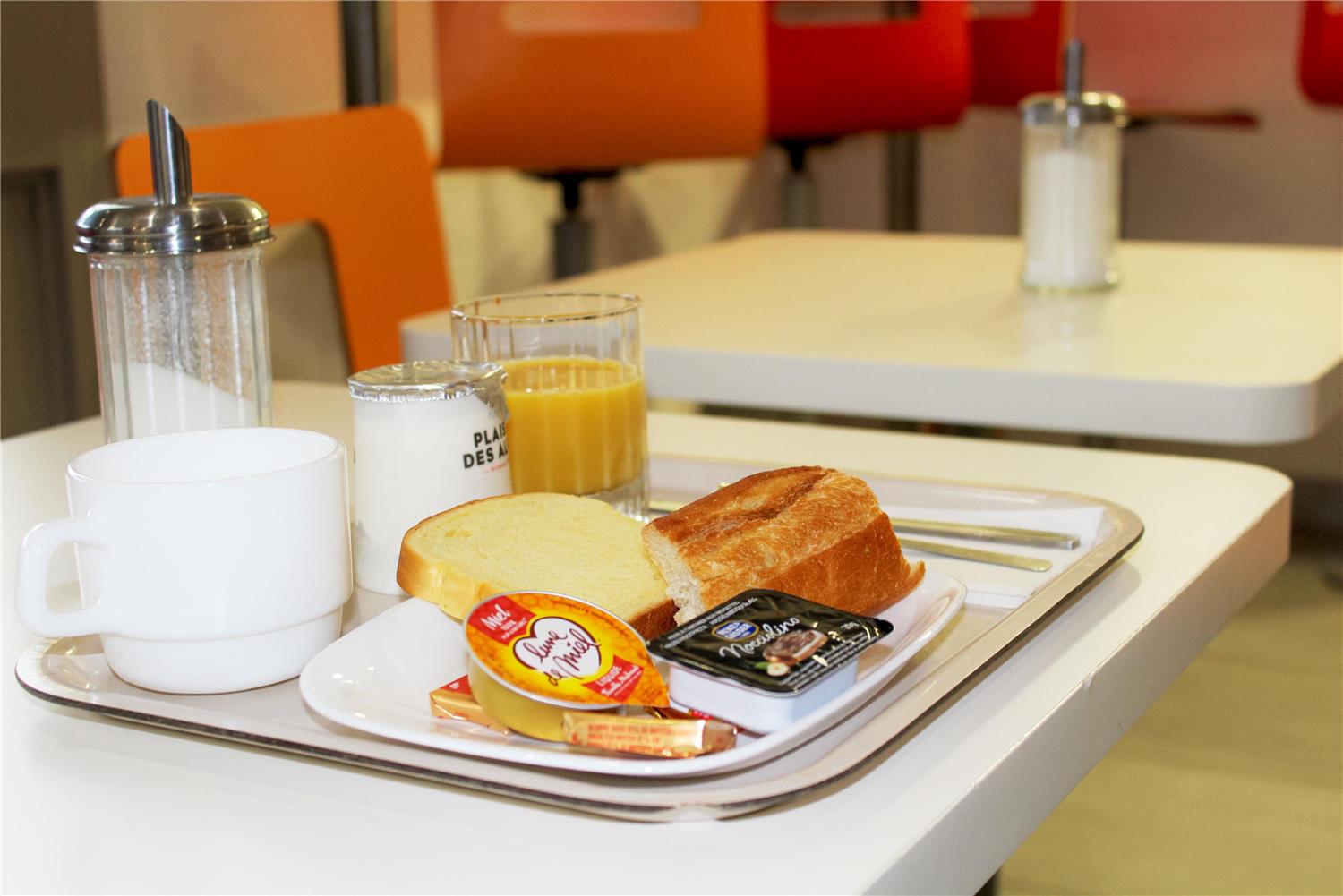 HOTEL PREMIERE CLASSE PLAISIR - Gatines - null