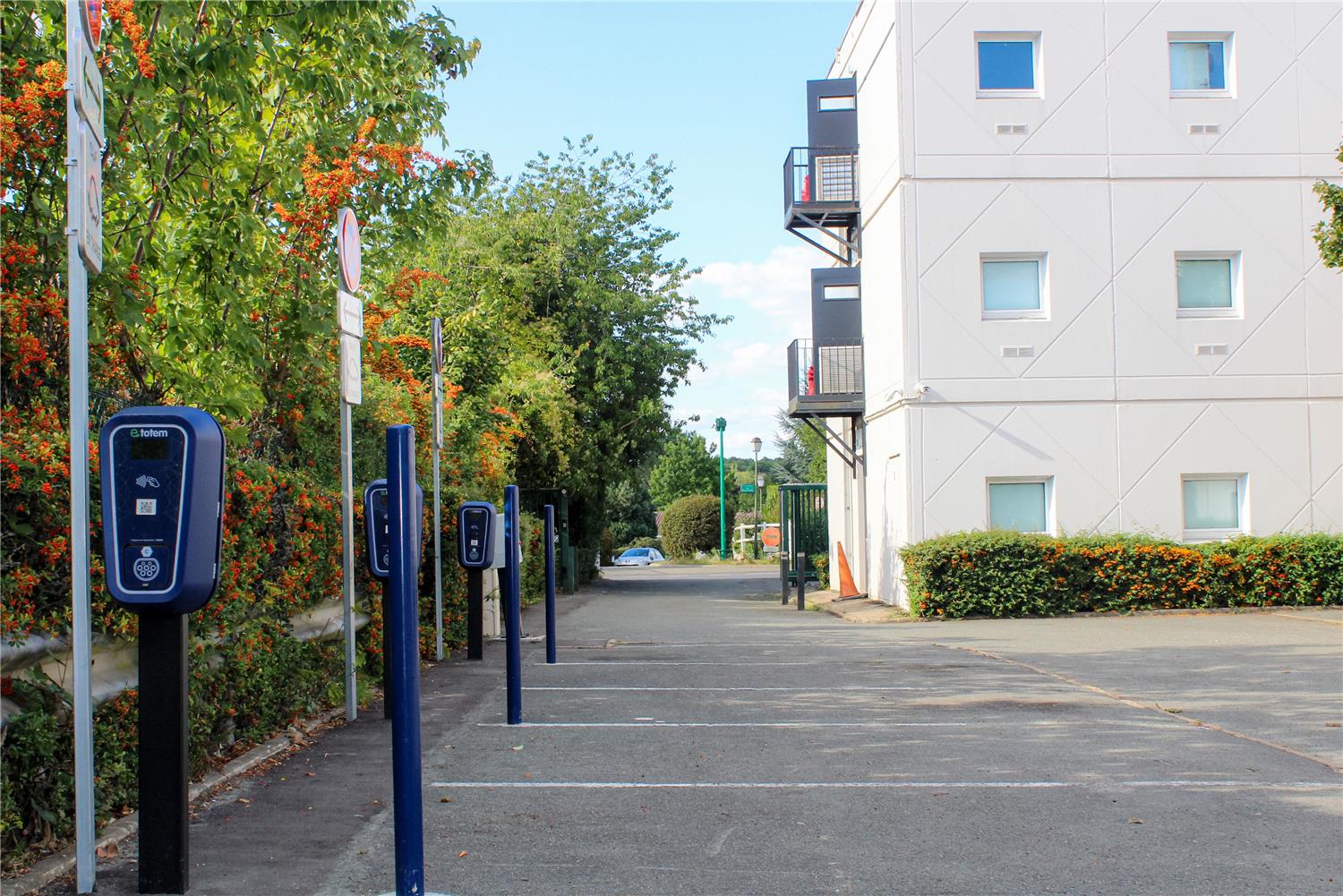 HOTEL PREMIERE CLASSE PLAISIR - Gatines - null