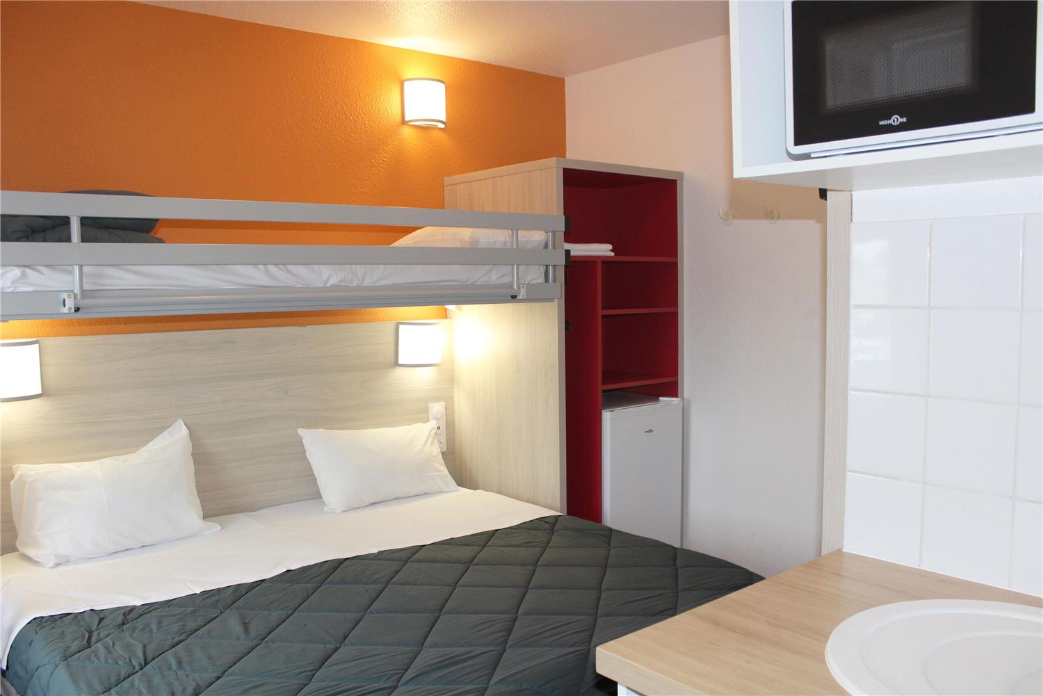 HOTEL PREMIERE CLASSE PLAISIR - Gatines - null