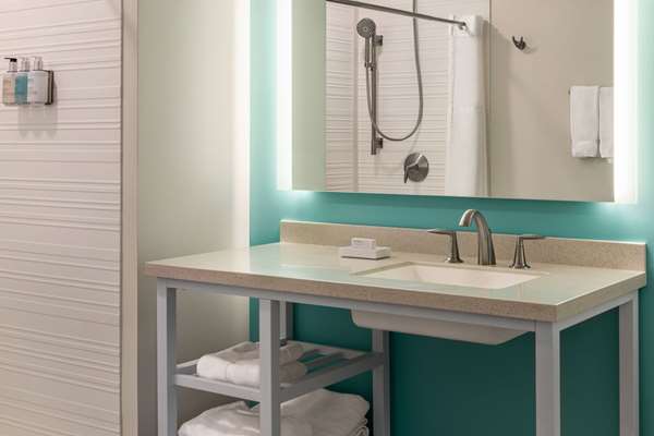  - Orbit Hotel Fairview Park - I-480, Exit 9