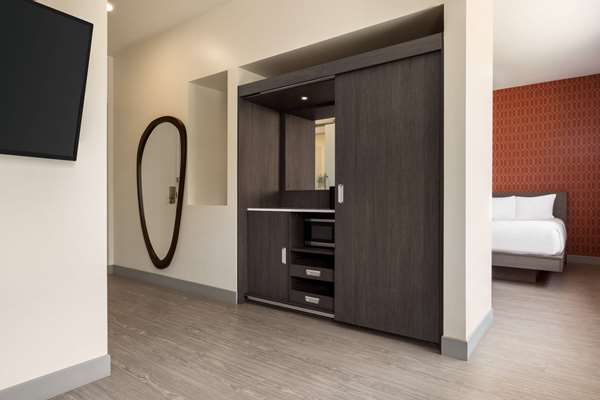  - Orbit Hotel Fairview Park - I-480, Exit 9