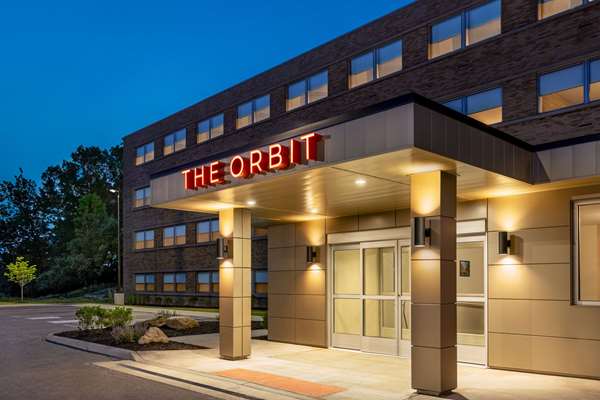 Exterior view - Orbit Hotel Fairview Park - I-480, Exit 9